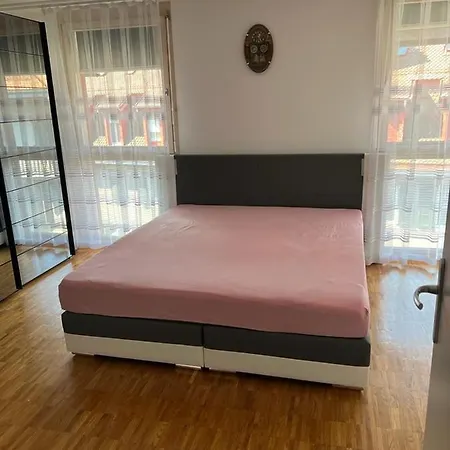 Duplex 4 Bedroom Very Close To Jazz Festival Apartman *